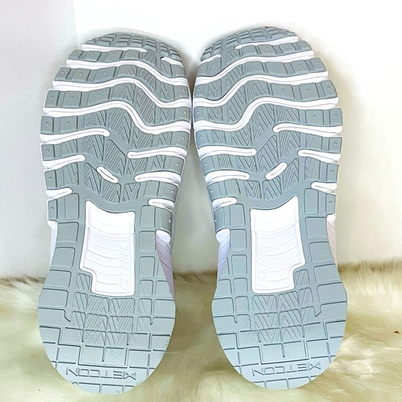 New Nike Free Metcon 6 in Photon Dust and Metallic Silver Women's size 10 - Picture 6 of 9